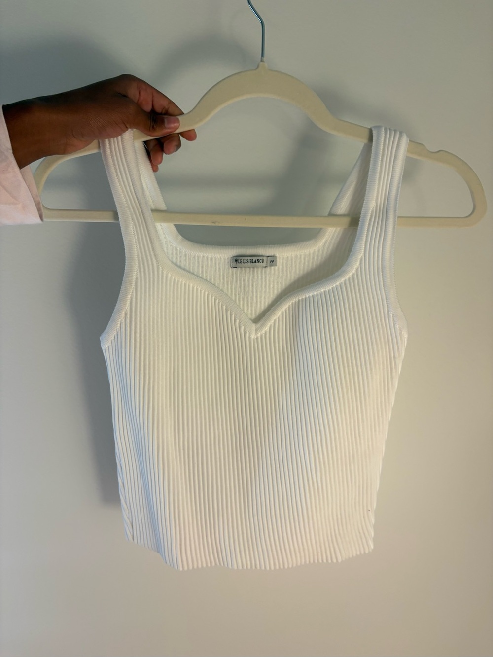 White Ribbed V-Notch Tank